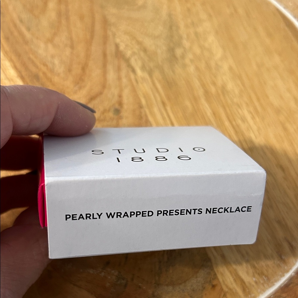 Avon Studio 1886 Pearly Wrapped Necklace NEW dangling Christmas charms - Picture 5 of 13